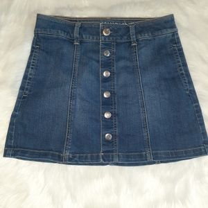 American Eagle button up stretch blue jean skirt with pockets size 2